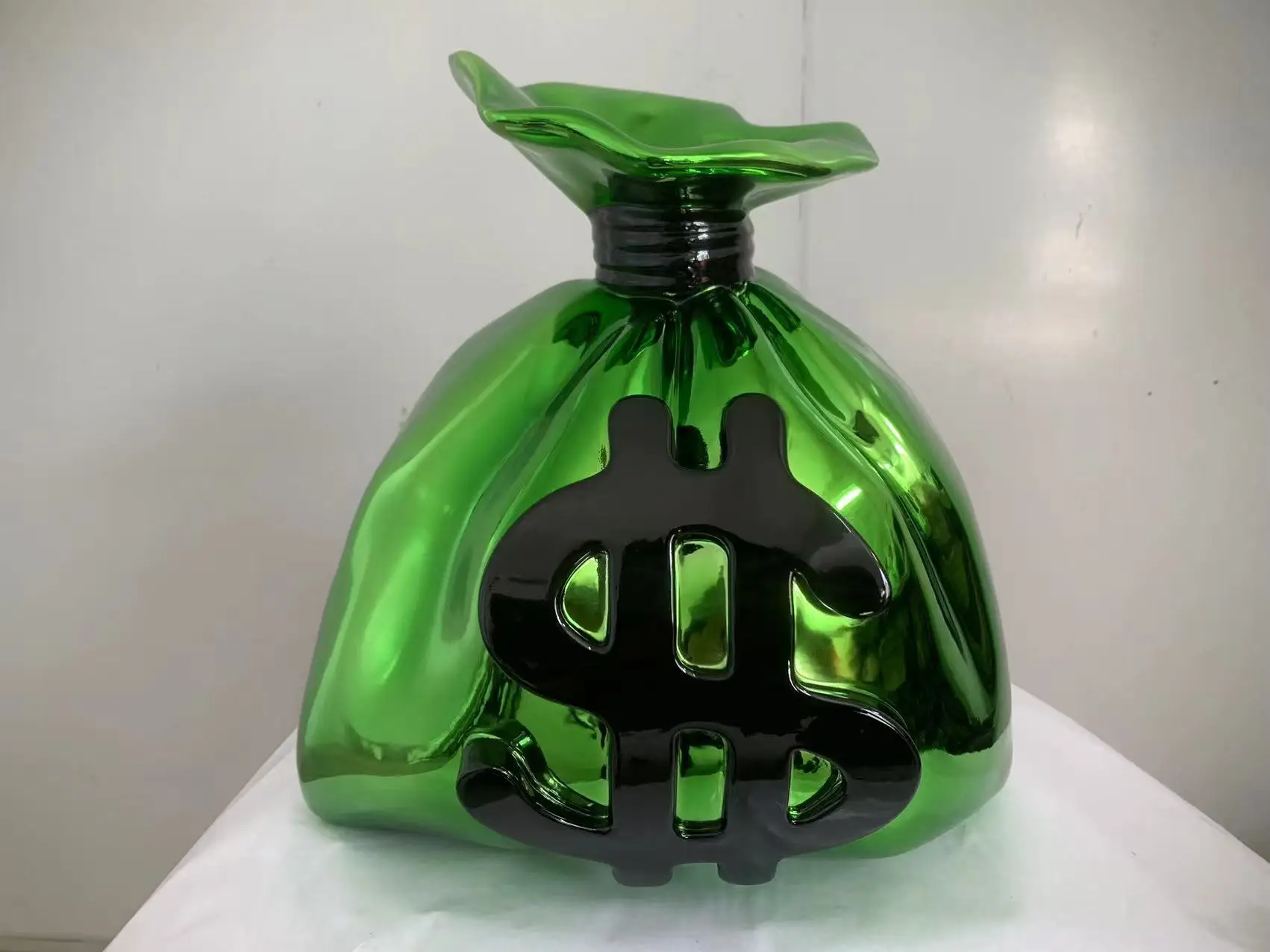 高品質でクリエイティブな人気の樹脂製室内装飾彫刻、アートギャ - Resin Art Gallery のレビューと価格