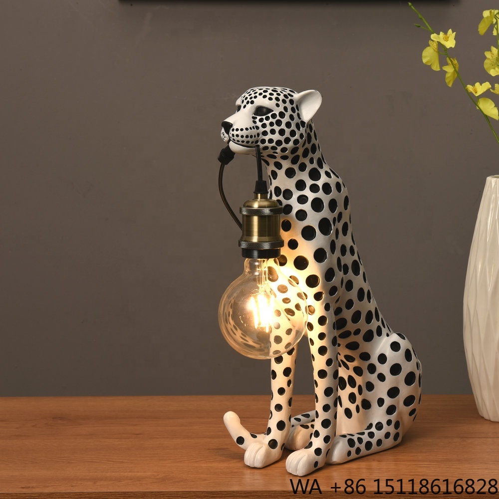 モダンアートアニマル レオパード レジン彫刻 高級ホームデコ - Resin Art Lamp のレビューと価格